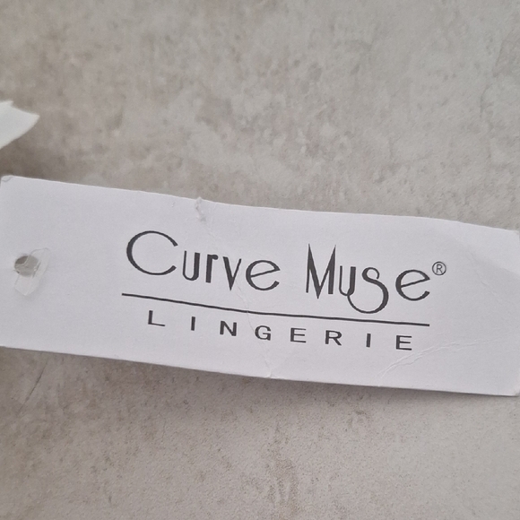 Cream and Navy Blue Lace Overlay Full-Coverage Bra. 36C. No Padding - Picture 3 of 5